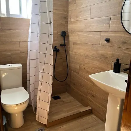 Lamar Inn Órmos Prínou